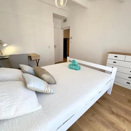 Casa Mynka - Calme - Clim Reversible Centralisee - Wifi - Bureaux - Parking - Equipements Bebes- Sudsejourconciergerie