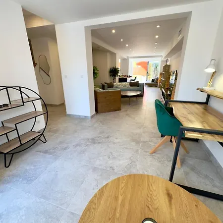 Casa Mynka - Calme - Clim Reversible Centralisee - Wifi - Bureaux - Parking - Equipements Bebes- Sudsejourconciergerie *